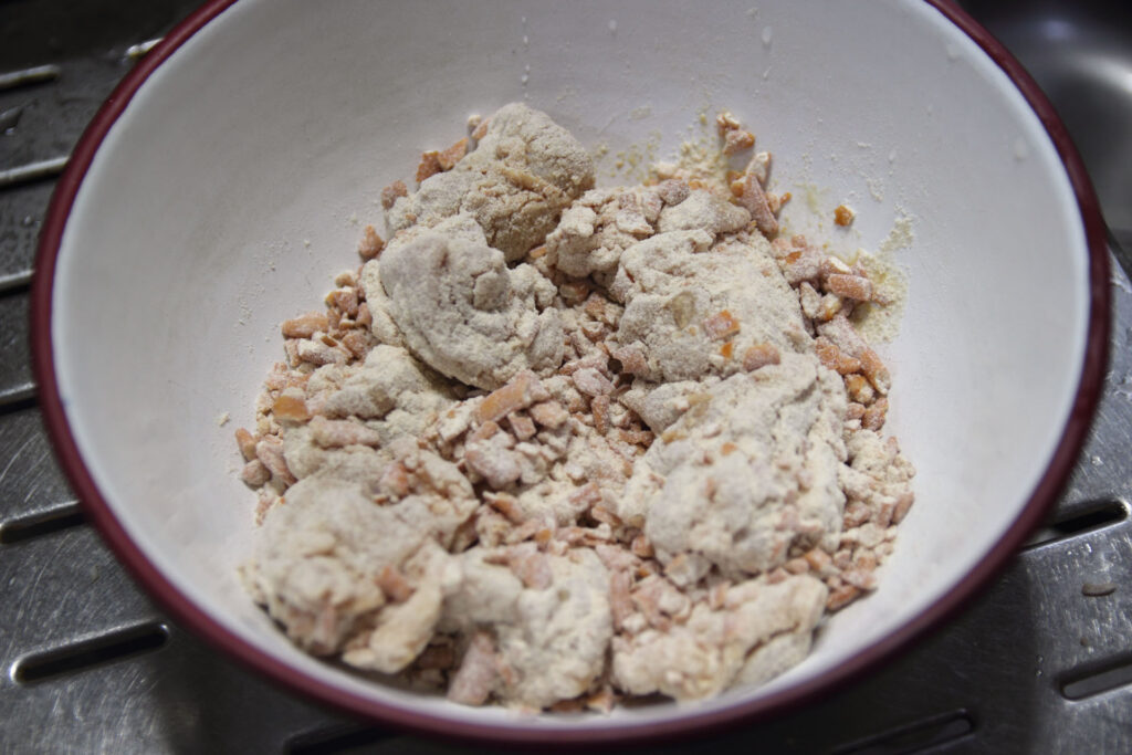 鶏肉に柿の種が付かない