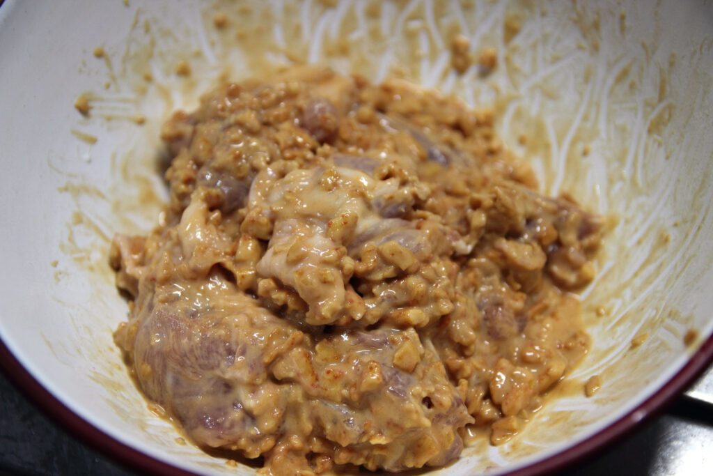 牛乳でから揚げ粉を溶かす