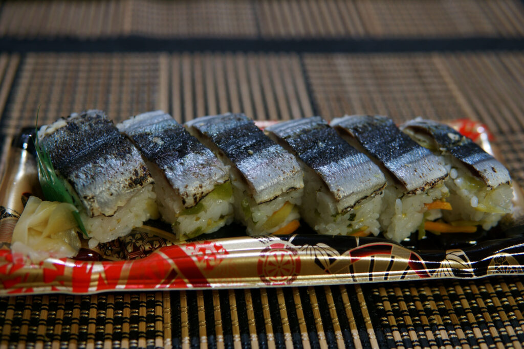 九州産高菜使用の炙り〆さんま押し寿司