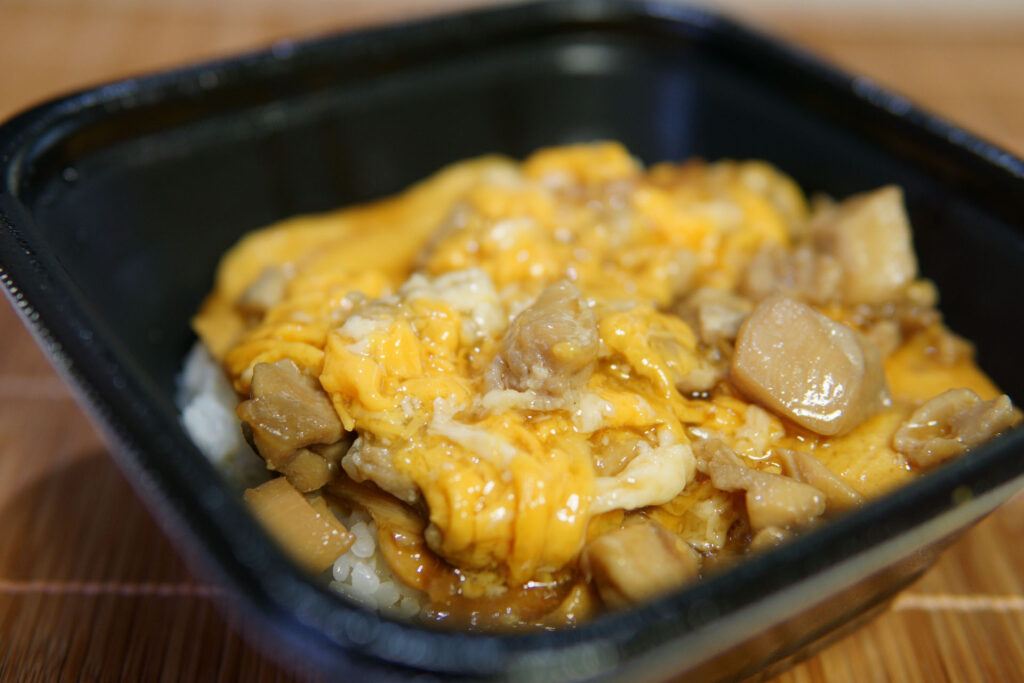 自社製出汁を使った親子丼