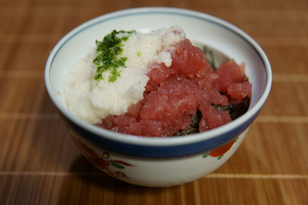 まぐろ切り落とし山かけ丼