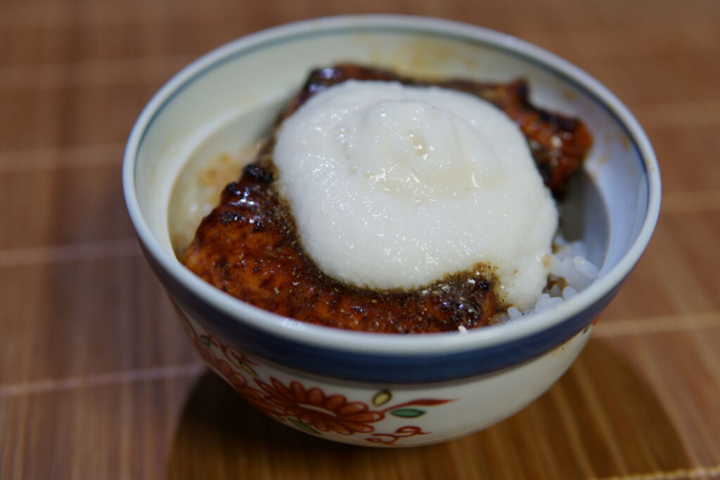 うなとろ丼