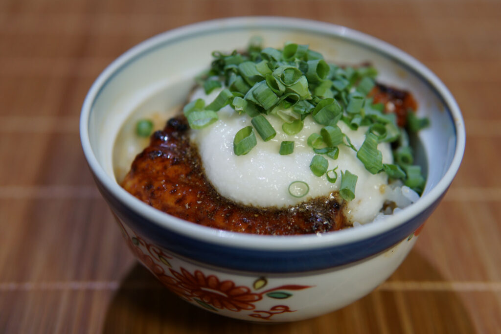 うなとろ丼