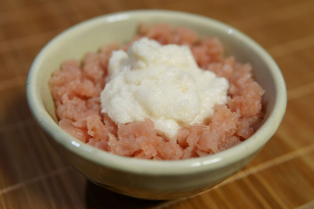 マグロの叩き山芋丼