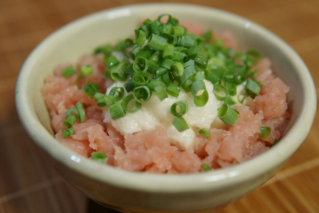 マグロの叩き山芋丼