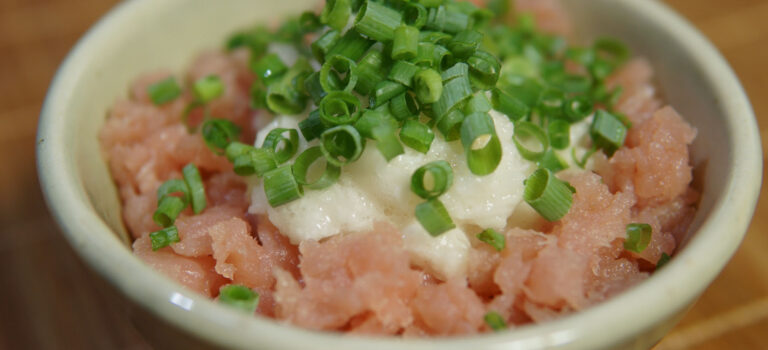 マグロの叩き山芋丼