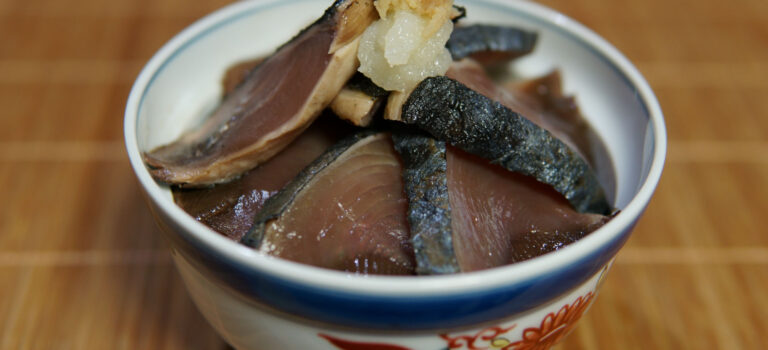 かつおのたたき丼とカレーうどん