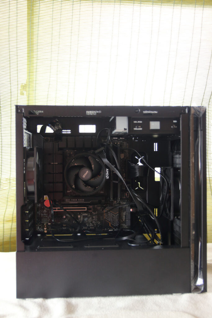 AMD Ryzen 7 8700G で構成