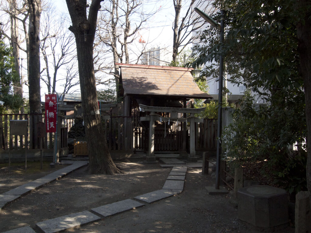 仲町氷川神社 三峯神社と稲荷神社