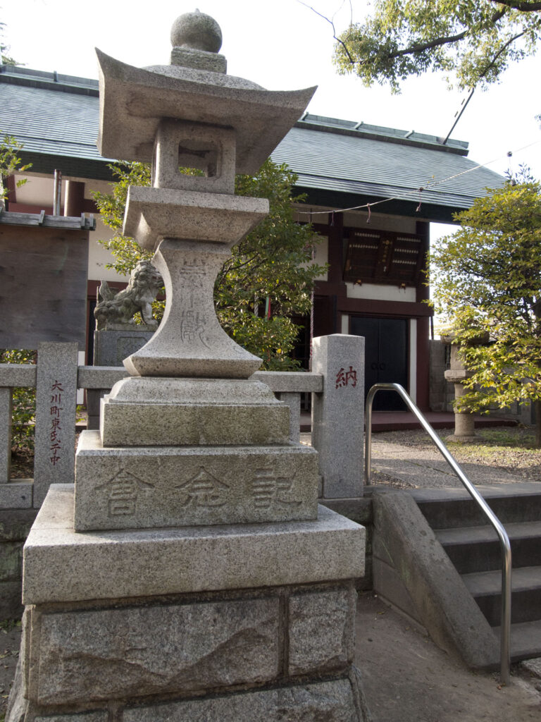 大川町氷川神社 灯籠