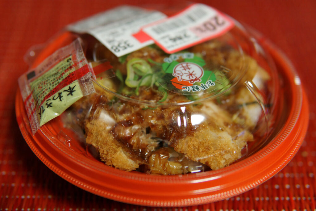 肉の旨み味わうひれかつ丼(和風だし)