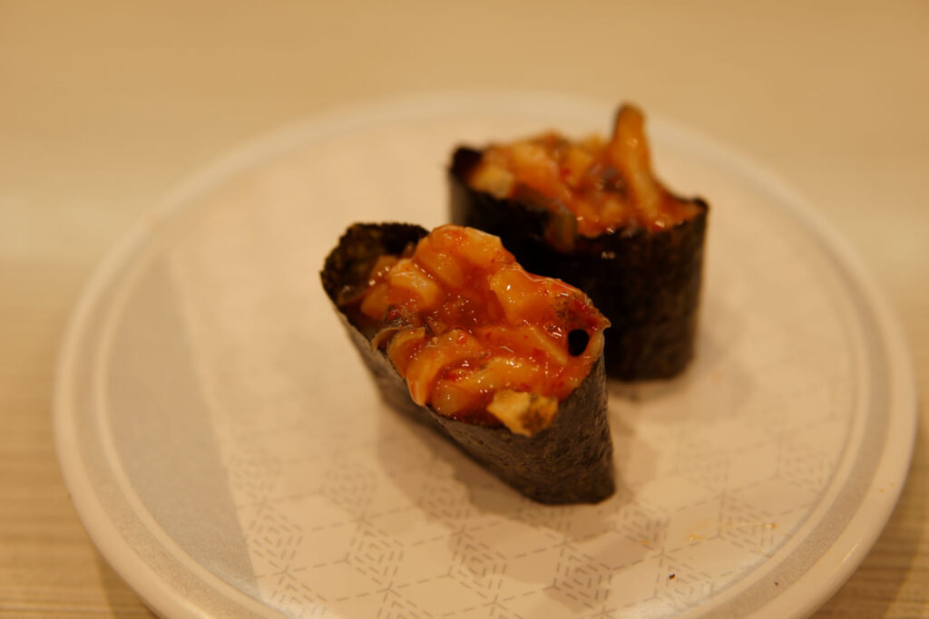 北海道産つぶ貝のキムチ和え軍艦