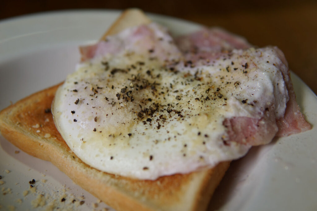 粉チーズ + ブラックペッパー