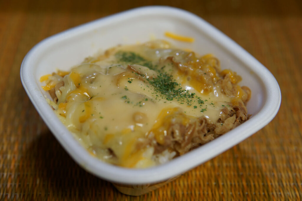 【すき家】とろ〜り3種のチーズ牛丼