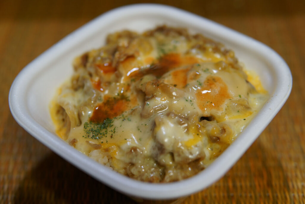 【すき家】とろ〜り3種のチーズ牛丼