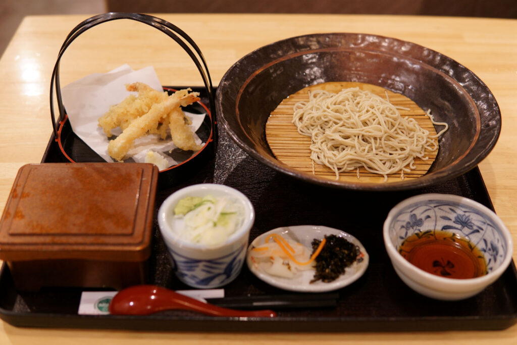 牡蠣とじ重と天ぷら蕎麦膳