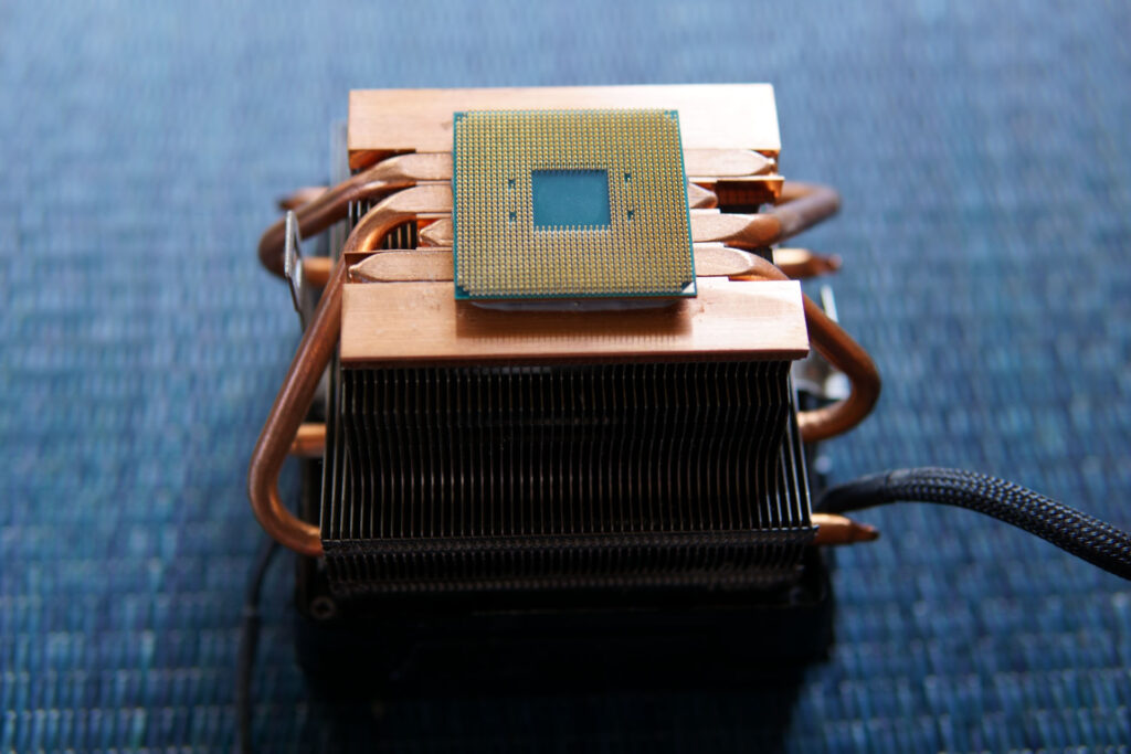 Ryzen 7 2700X with Wraith Prism cooler BOX